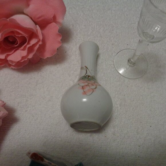 VINTAGE OLD PINK SHOE TINY BLUE SHOE TINY ETCHED GLASS SM GRAPES VASE LOT OF 4 - Picture 5 of 9